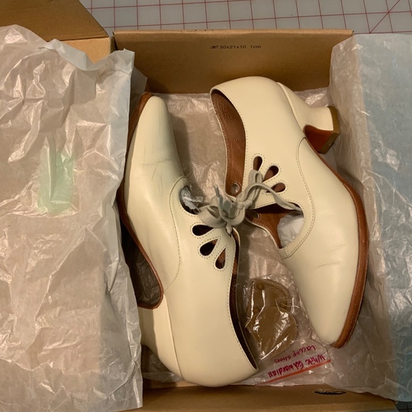 American Duchess “Gibson” in Ivory size 7.5 - Picture 7 of 8